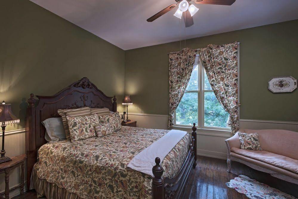 Inn On The Creek Salado Exterior photo